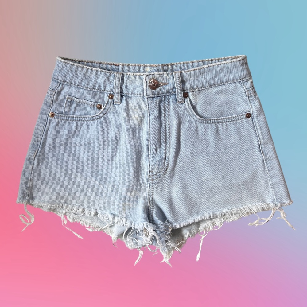 GUC 🧊 H&M denim cutoff shorts in light wash. SIZE 4
